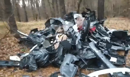 На Харьковщине в лесу нашли новую стихийную свалку (видео)
