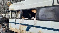 В Харькове сгорел микроавтобус, припаркованный на ночь  возле жилого дома (фото)
