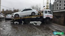В Харькове у нарушителя ПДД отобрали Mercedes-Benz (фото)