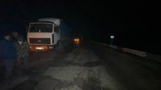 Под Харьковом легковушка врезалась в грузовик: пассажирка погибла, водителя задержали (фото)