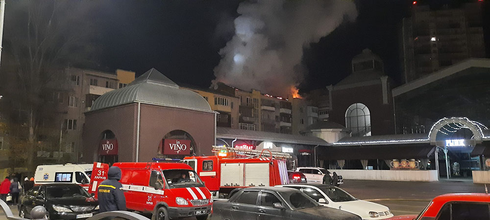 Ночью в центре Харькова произошел крупный пожар (видео, фото)