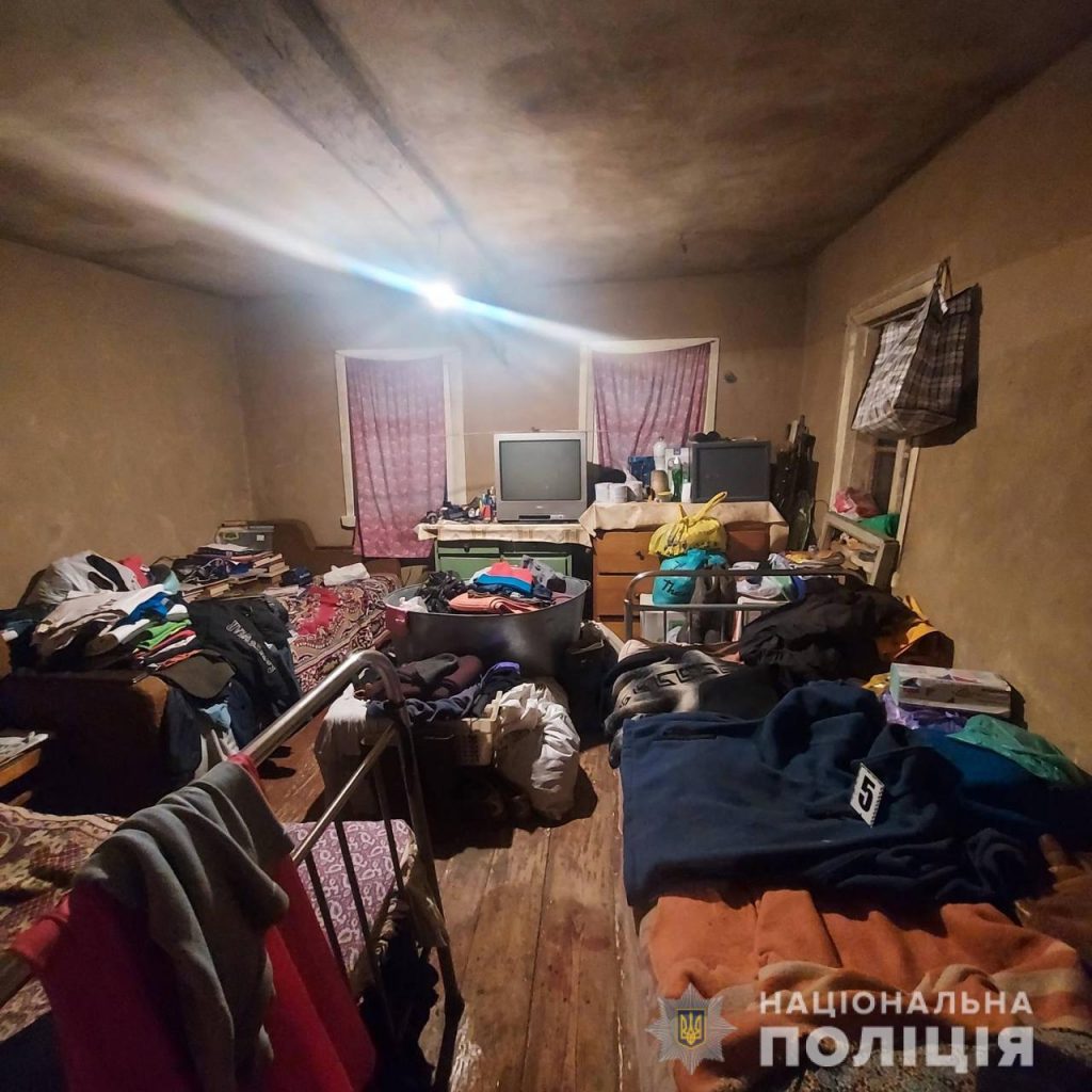 На Харьковщине 82-летний отец пытался зарезать собственного сына (фото)