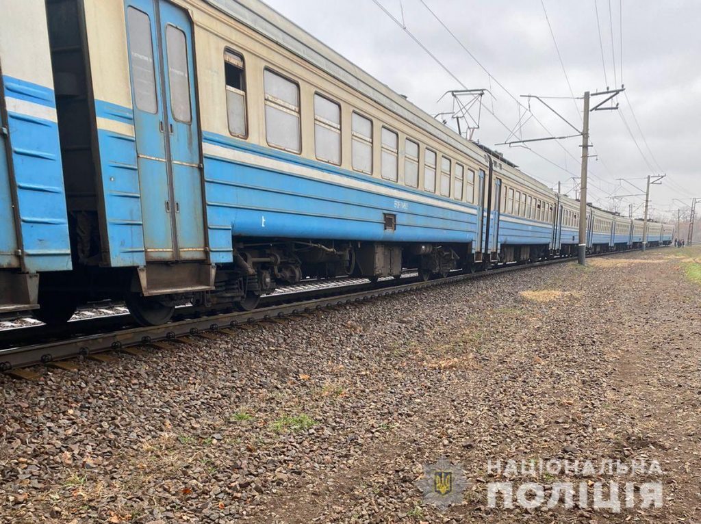 Электропоезд насмерть сбил жителя Харьковского района