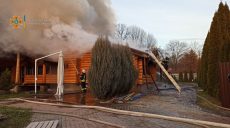 Под Харьковом сгорела большая баня (фото)