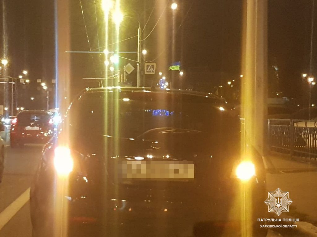 Патрульные в Харькове выявили водительское удостоверение с признаками подделки (фото)