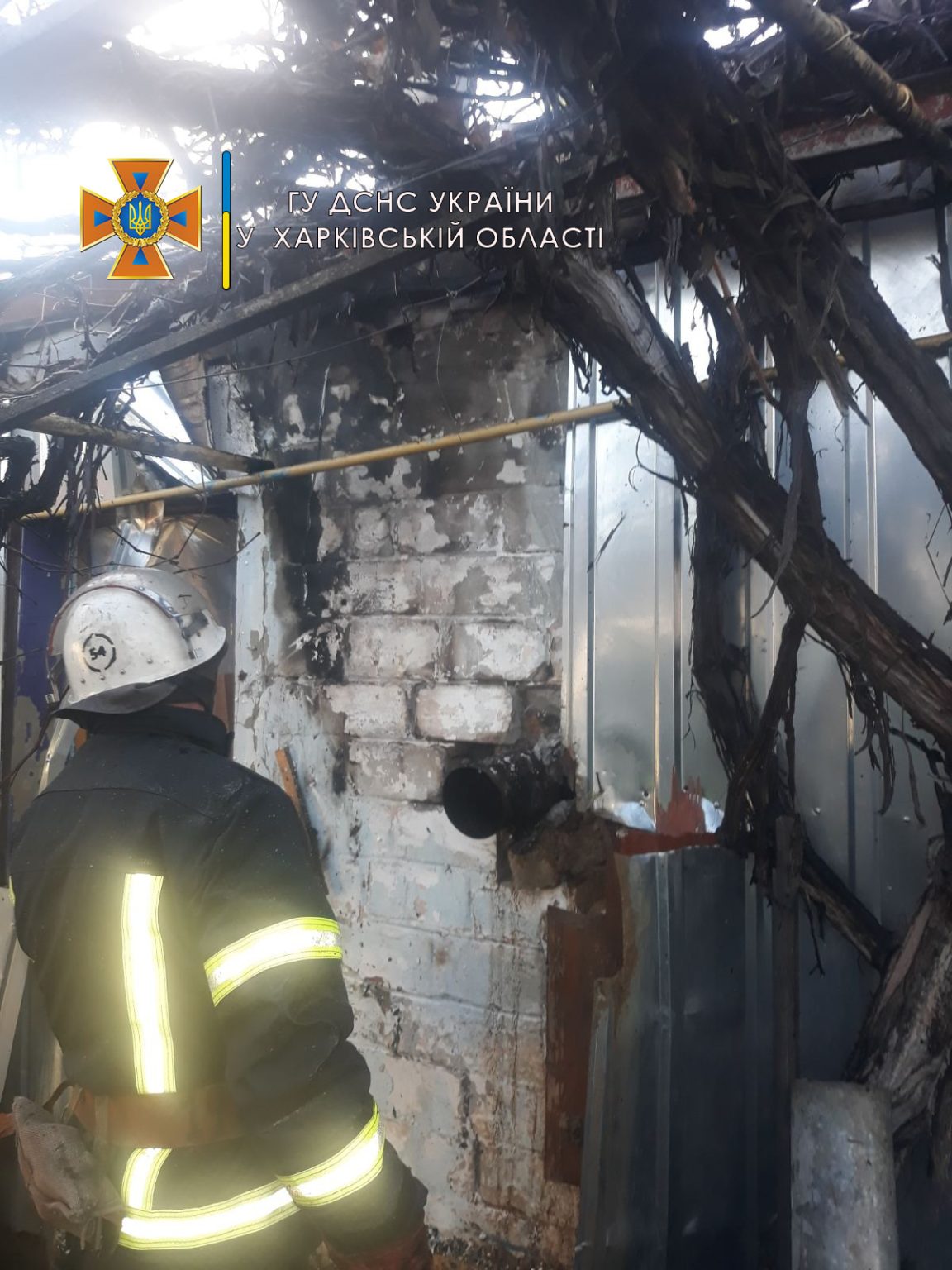 На Харьковщине горел жилой дом (фото)