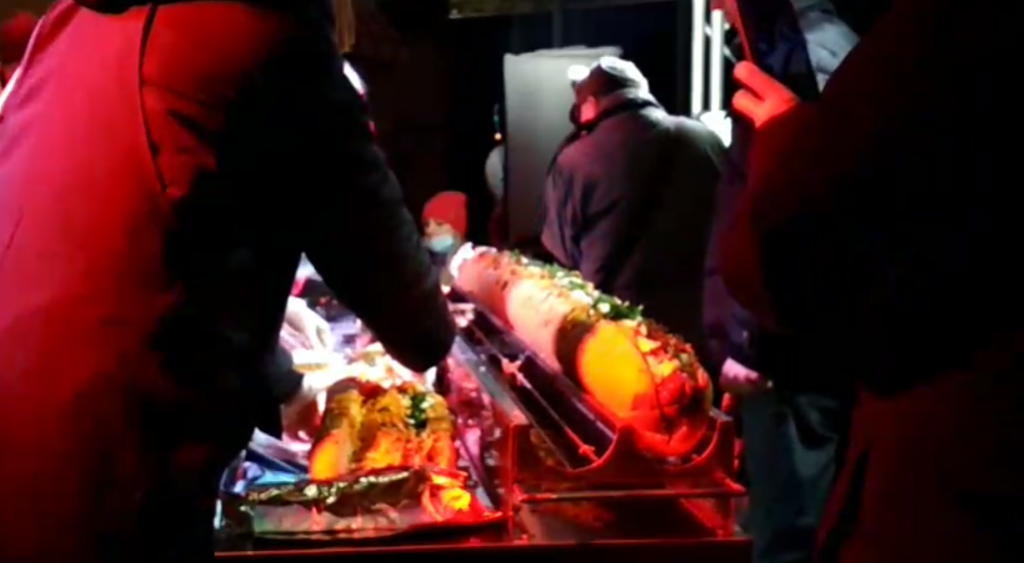 В Харькове приготовили самый большой хот-дог в Украине (фото, видео)