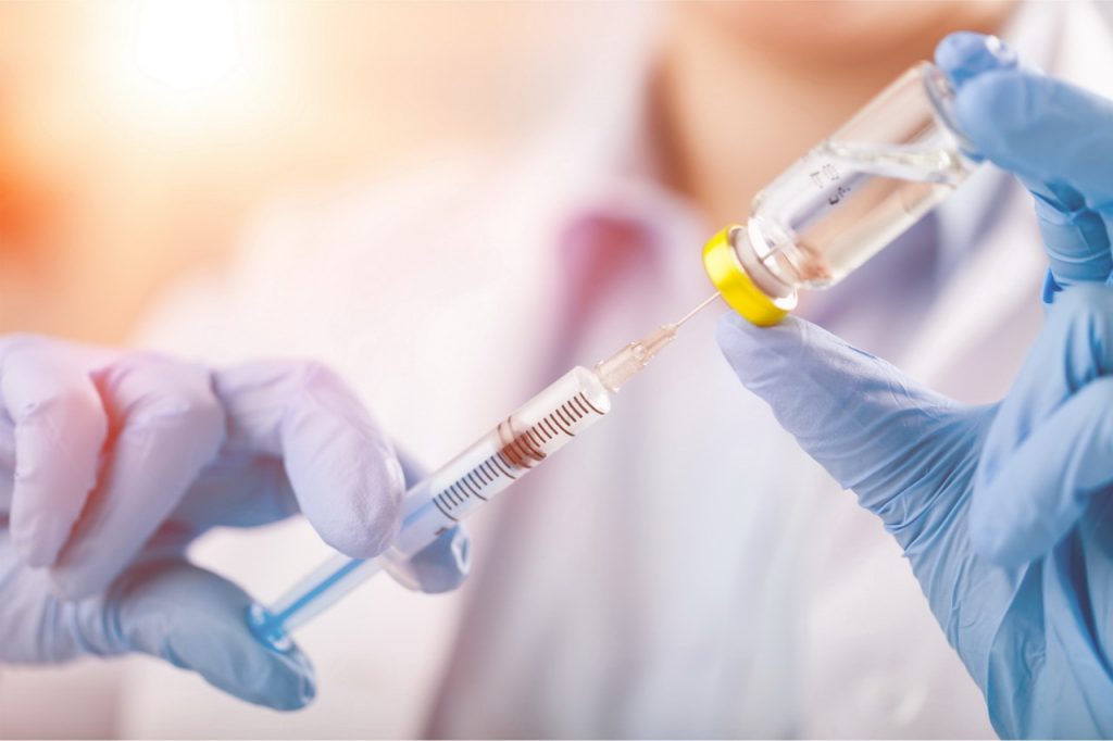 Обязательная вакцинация: как будут отстранять от работы невакцинированных сотрудников
