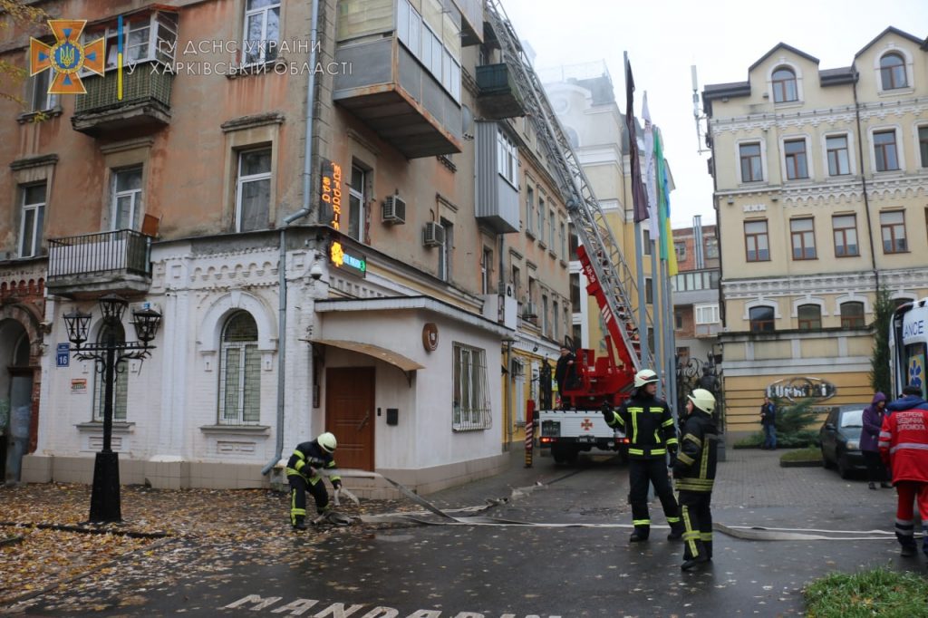 Пожар в центре Харькова. Жильцы дома спасены (видео, фото)