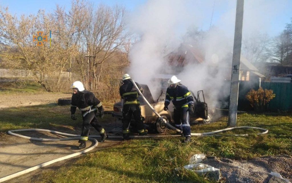 В Харьковской области горела легковушка