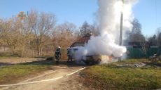 На Харьковщине полыхала легковушка (фото)
