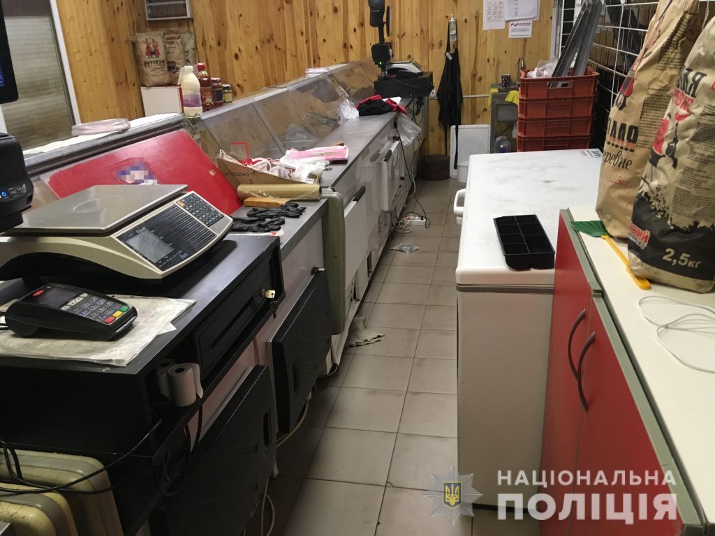 В течение двух месяцев в Купянском районе Харьковской области мужчина грабил магазины - фото 1
