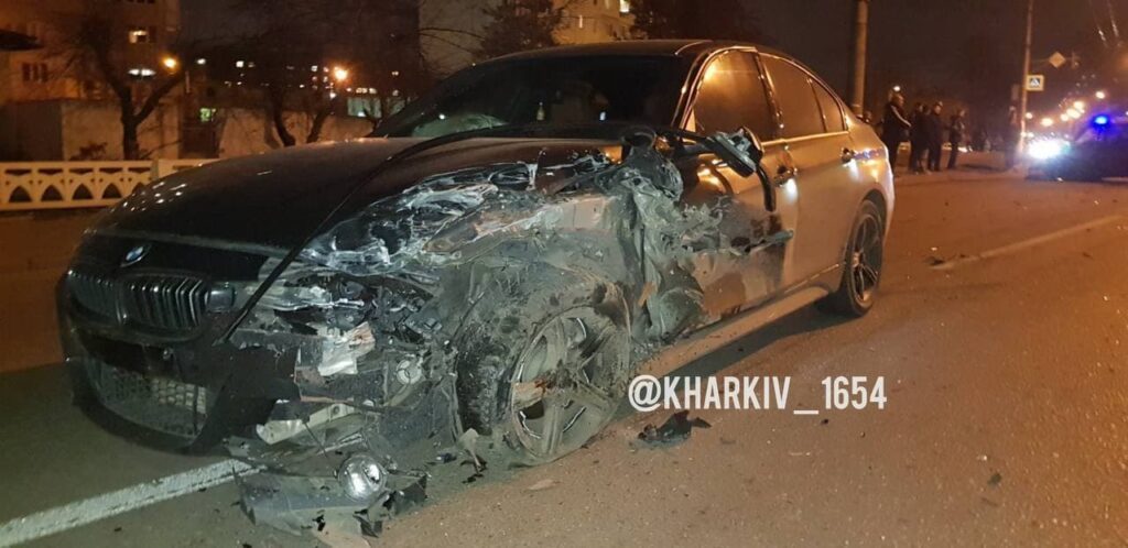 ДТП. В Харькове столкнулись BMW и Daewoo Lanos (фото)