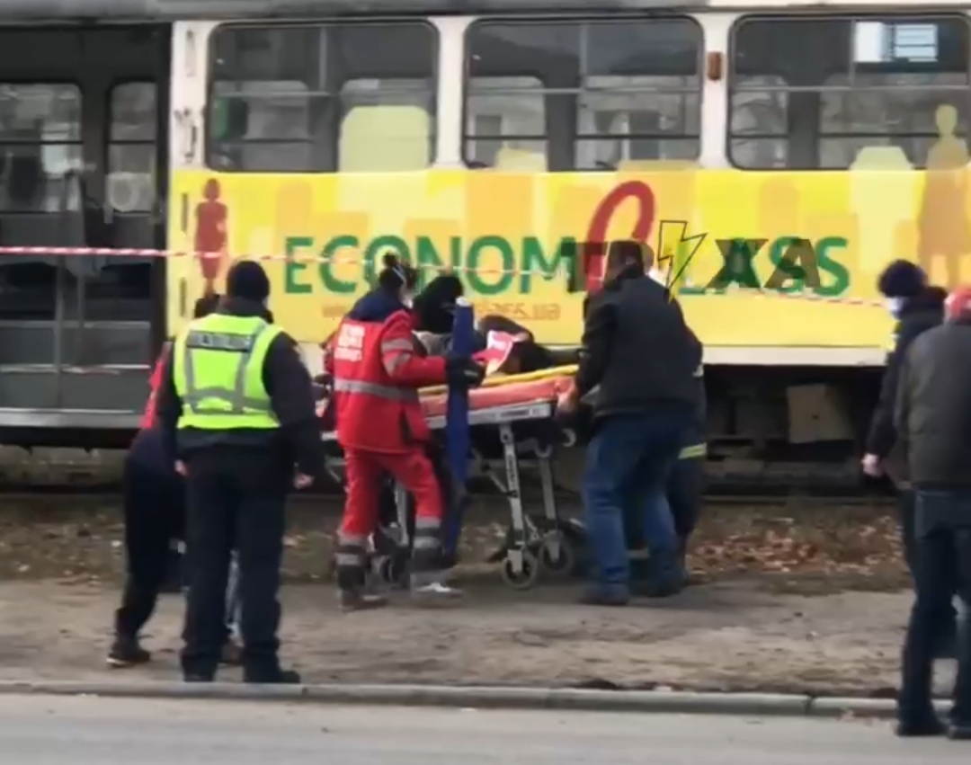 Студентка, которую переехал трамвай в Харькове, умерла в больнице