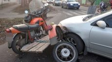 На Харьковщине в ДТП пострадал пенсионер-мотоциклист (фото)