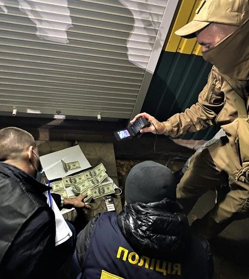 На Харьковщине пограничник взял тысячу долларов взятки от сослуживца