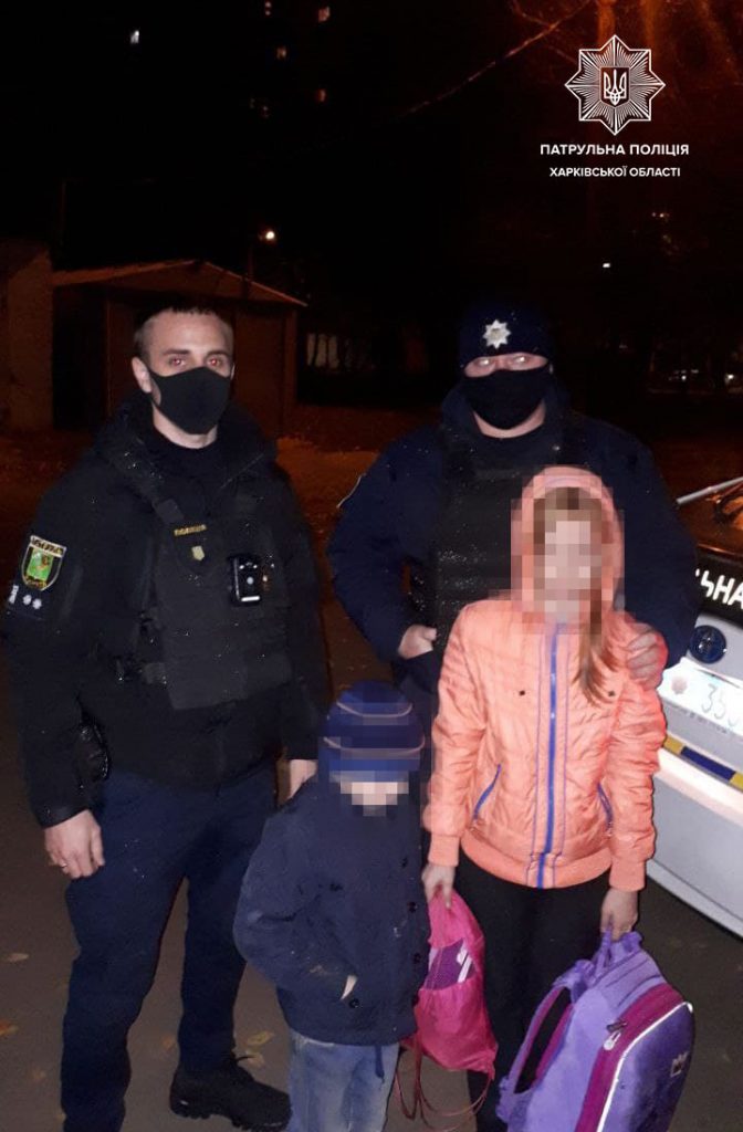 Не вернулись вовремя домой с прогулки: в Харькове полиция вернула школьников бабушке