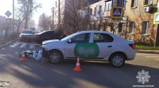 В Харькове такси стало участником тройного ДТП