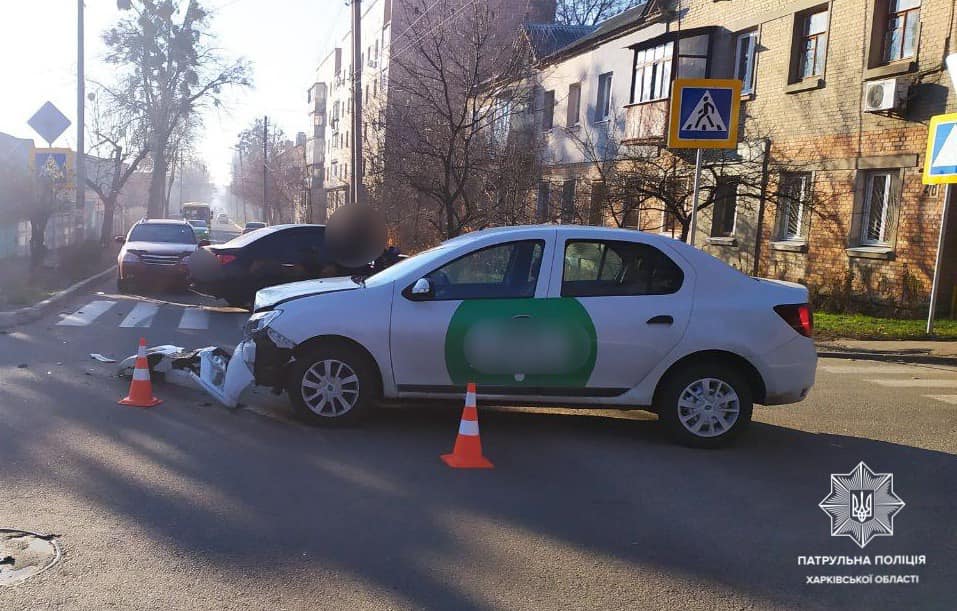 В Харькове такси стало участником тройного ДТП