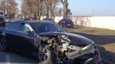 В Харькове Audi влетела в дерево