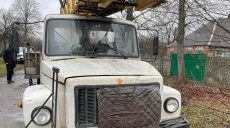 Под Харьковом мужчина с лопатой напал на бригаду электриков (фото)
