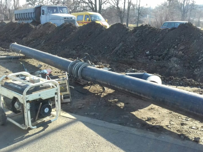 В Новобаварском районе перекладывают сети водоснабжения