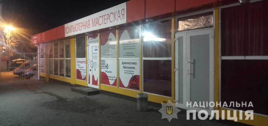 В Харькове на рынке хулиган ударил прохожего по голове: пострадавший скончался в больнице (фото)