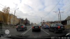 Патрульные нашли водителя, который проехал на «красный» «по встречке» (фото)