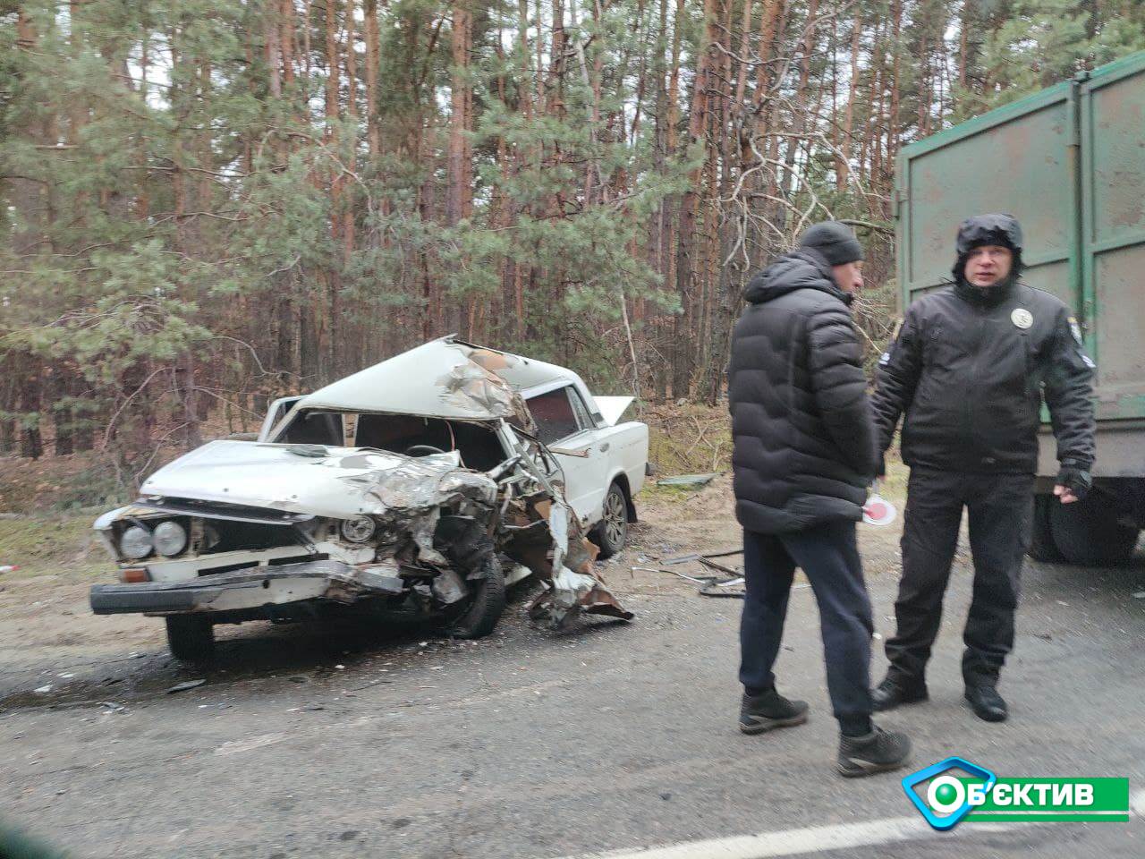 Под Харьковом столкнулись ЗИЛ и «Жигули»: есть пострадавшие (фото)