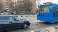 В Харькове пьяный водитель врезался в троллейбус (фото)
