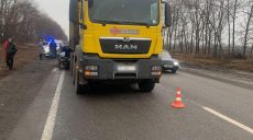 ДТП. Водитель ВАЗ врезался в припаркованный грузовик (фото)