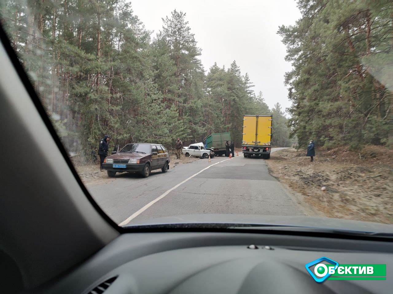 Под Харьковом ЗИЛ смял Жигули, водитель в неотложке