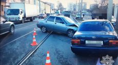 ДТП. В Харькове столкнулись ВАЗ и Toyota (фото)