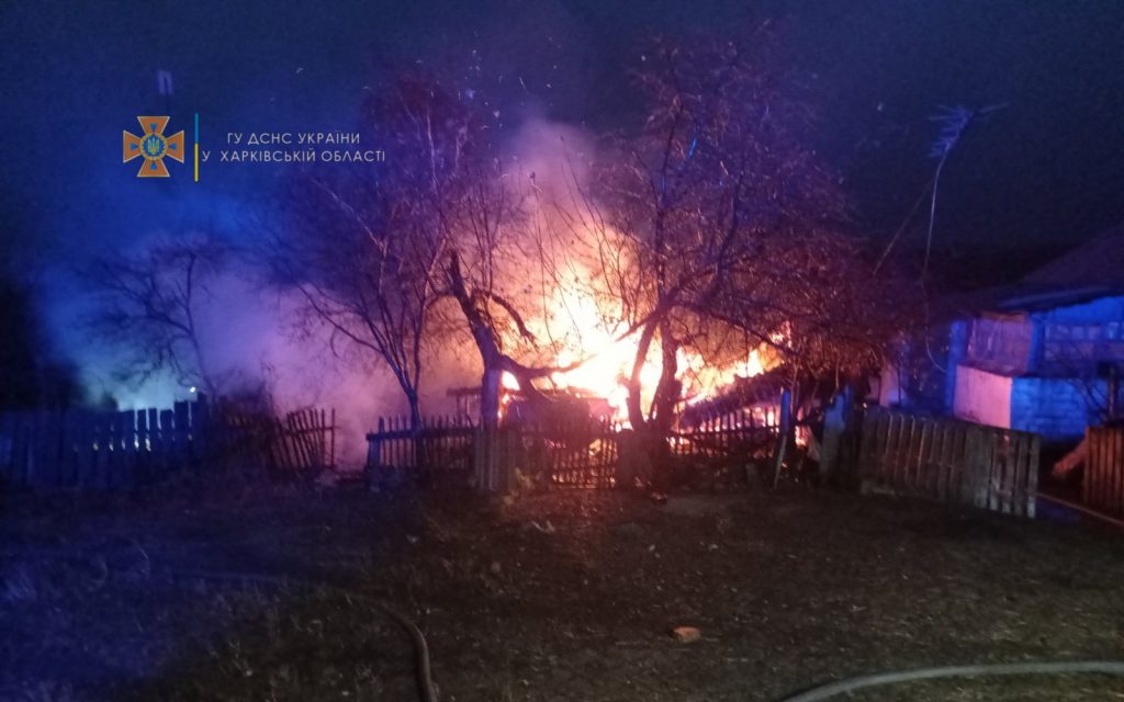 На Харьковщине сгорел сенник (фото)