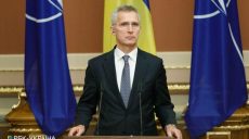 Столтенберг пригрозил России последствиями в случае вторжения в Украину