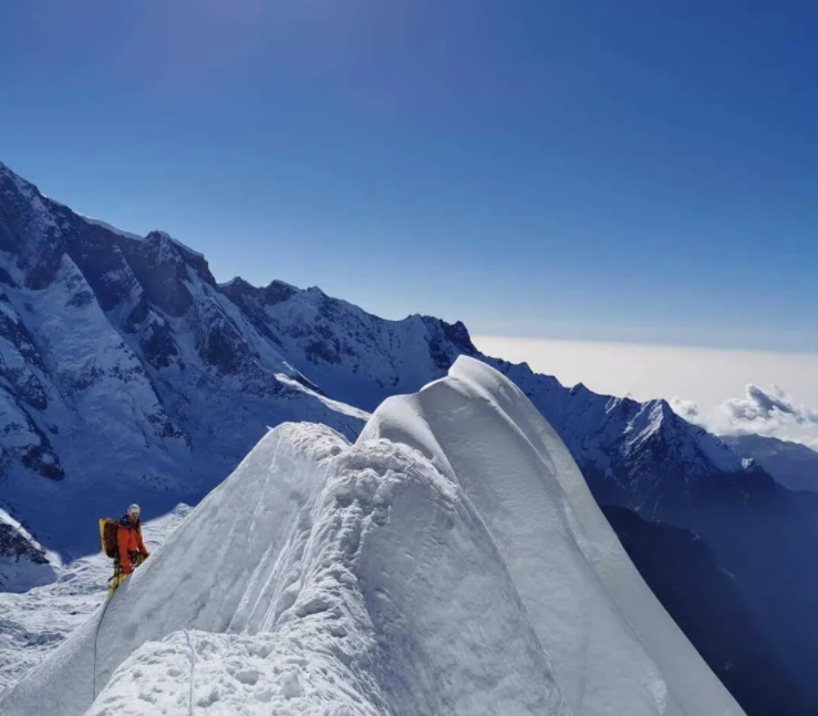 Украинцы первыми в мире покорили вершину в Гималаях (фото)