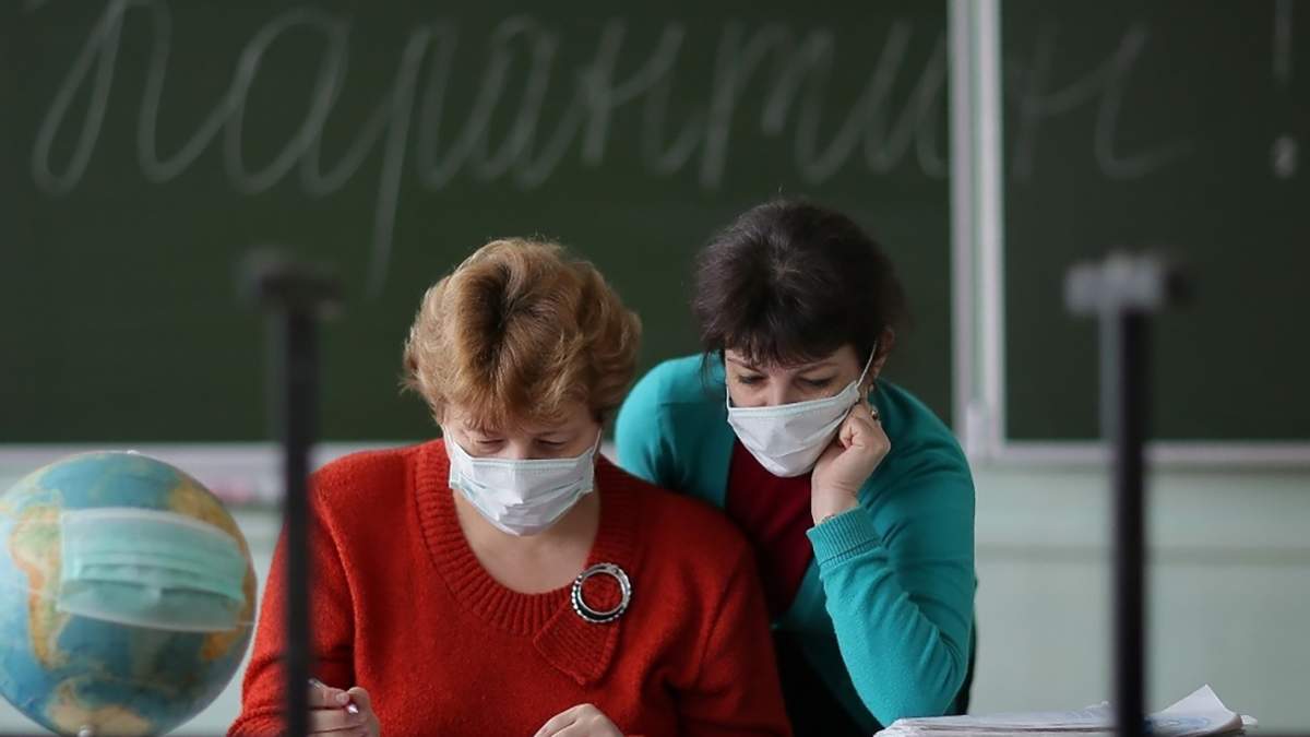 В Харьковской области на работу не пустили более ста непривитых учителей