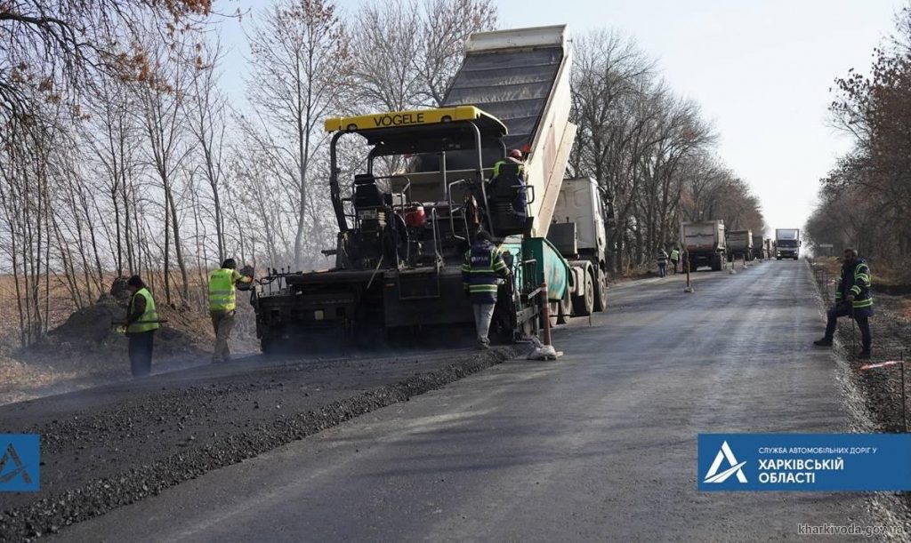 В Харьковской области продолжается ремонт на дороге Полтава – Красноград (фото)