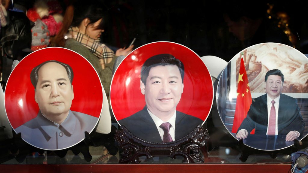 В Китае снова есть Великий Кормчий: компартия сравняла Си Цзиньпина с Мао Цзэдуном и Дэн Сяопином
