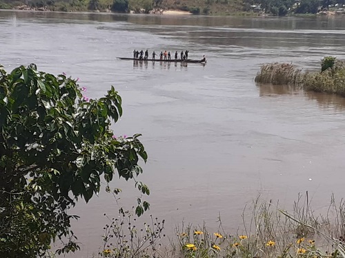 В Африке в реку упал вертолет с российскими военными (видео)
