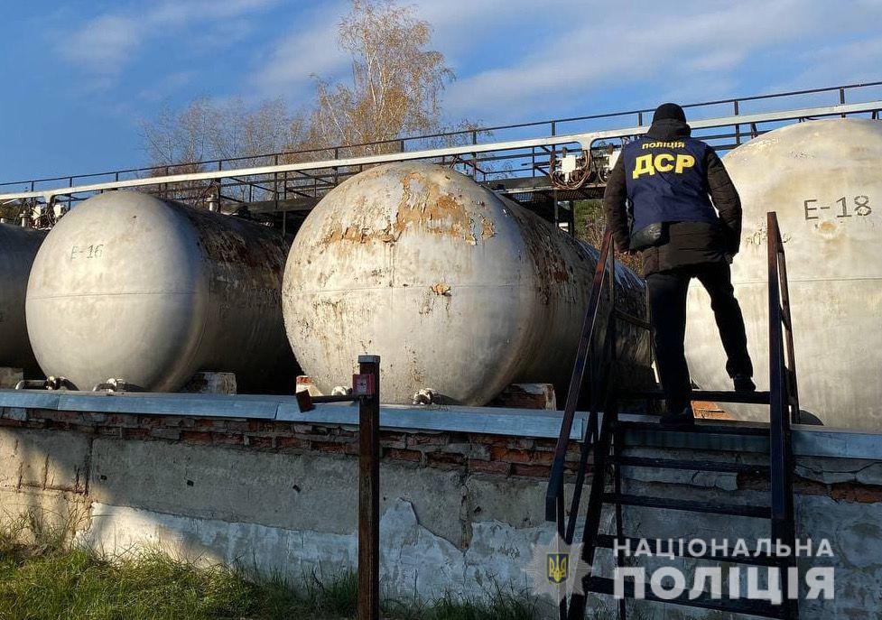 В Харьковской области незаконно производили горючее - фото 2