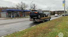 В Харькове у водителя, проехавшего на «красный», забрали Jaguar за неуплату штрафов (фото)