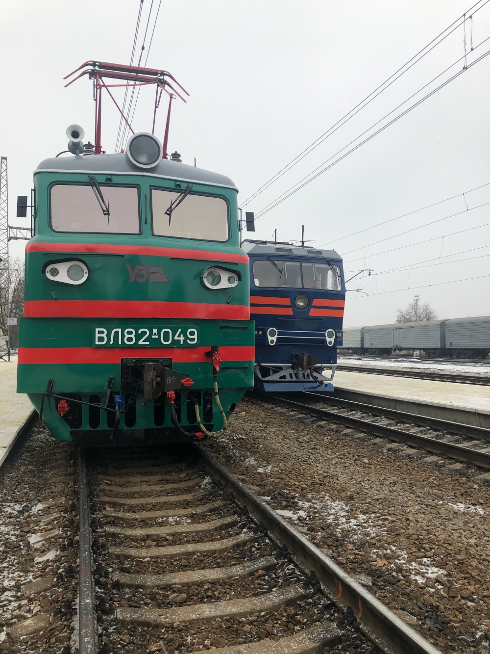 Поезда, эвакуирующие людей из Лозовой, поменяли маршруты и время отправки из-за обстрела станции Краматорск