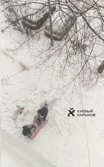 В Харькове из многоэтажки выпала женщина