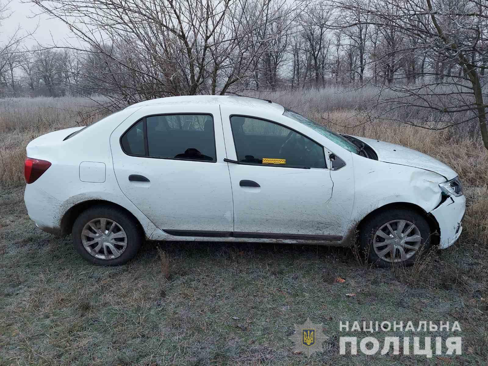 В Харьковской области двое молодых парней на угнанном автомобиле сбили пешехода (фото)