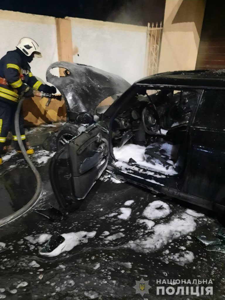 В Харкьове сгорела припаркованная машина