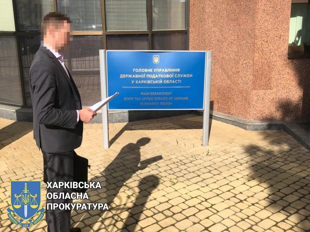 Харьковского налогового инспектора обвиняют в вымогательстве