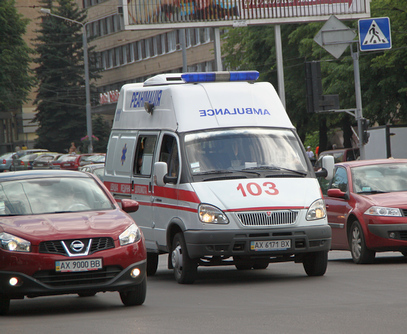 В Харькове пешеходы не пропустили «скорую» (видео)