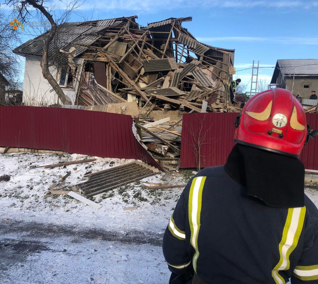На Львовщине взрывом газа разрушен дом — пострадали пять человек (фото)