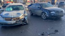 ДТП. В Харькове возле Солдата столкнулись автомобили (фото)